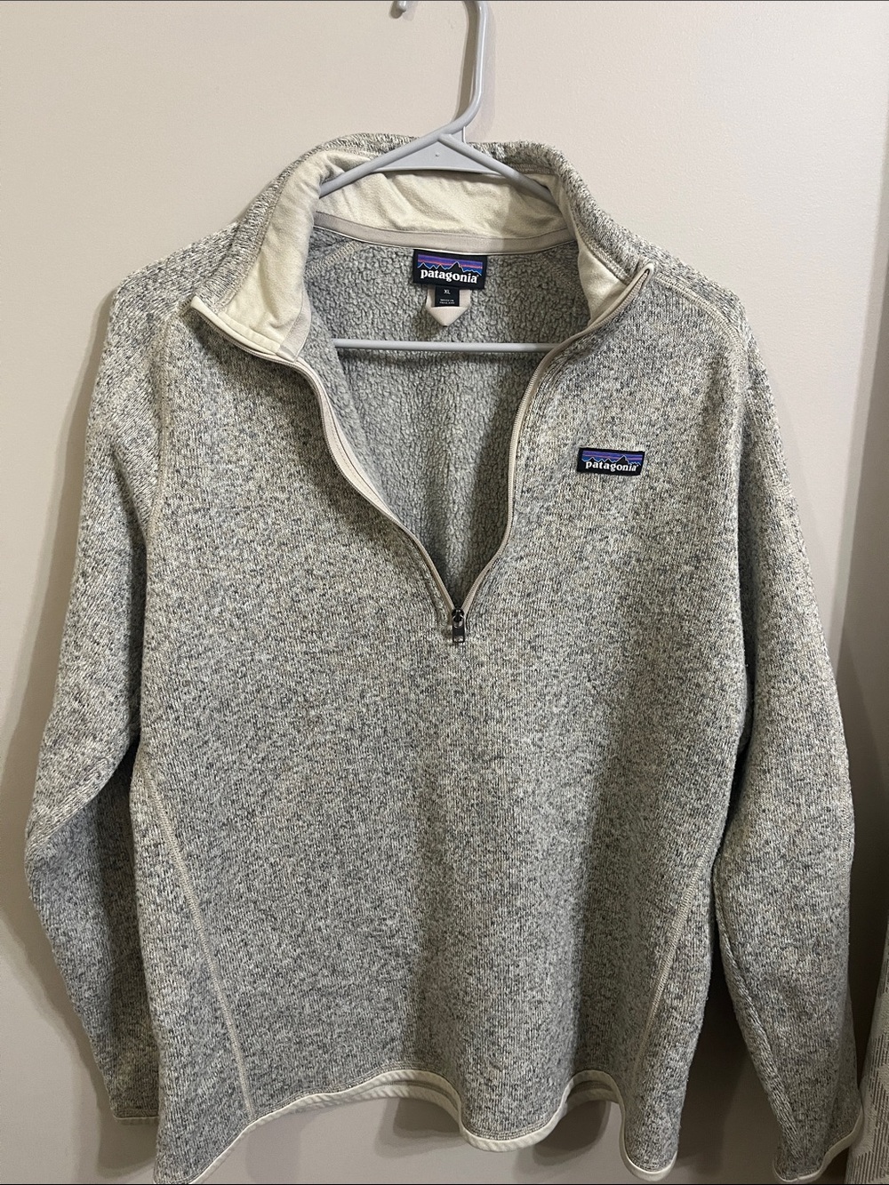Patagonia women’s Light Gray Heather Quarter-Zip Fleece Pullover